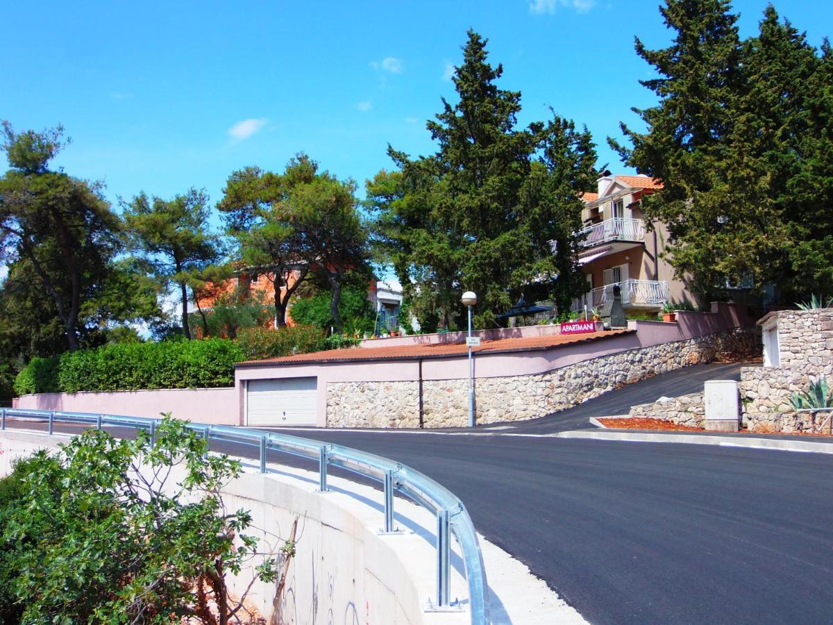 Adrienn Apartments Stari Grad  Exteriör bild