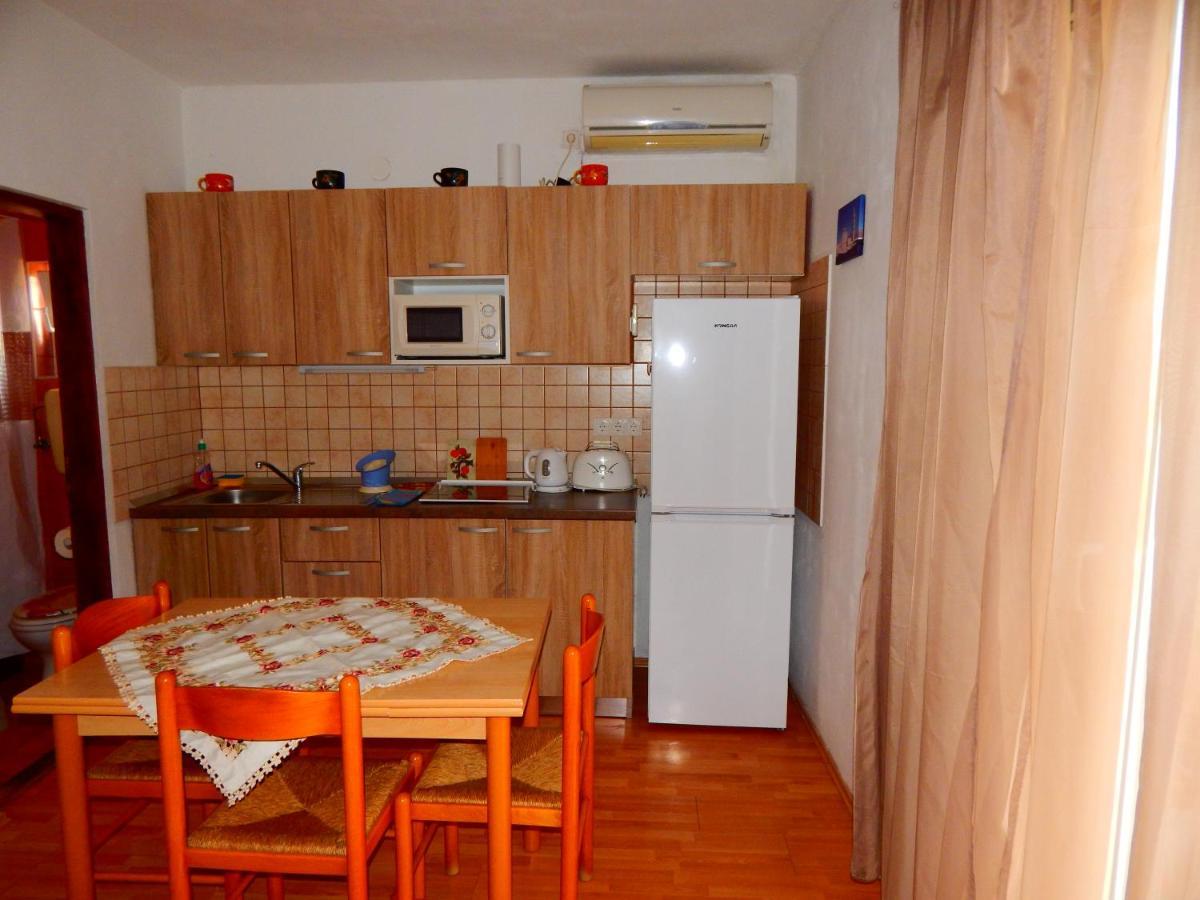 Adrienn Apartments Stari Grad  Exteriör bild
