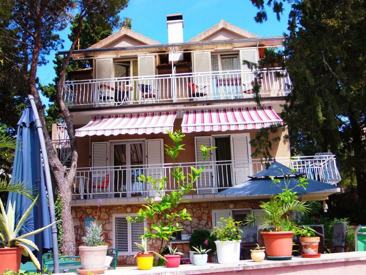 Adrienn Apartments Stari Grad  Exteriör bild