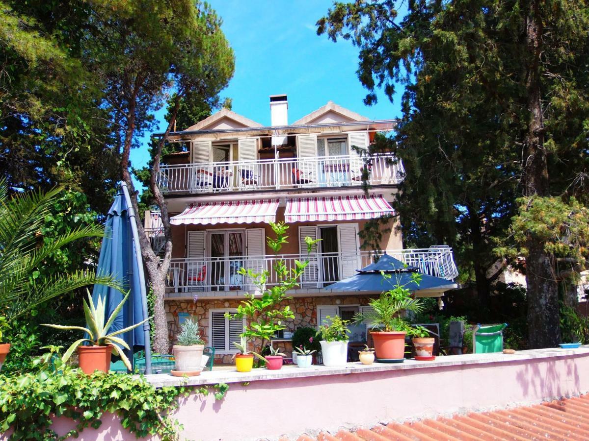 Adrienn Apartments Stari Grad  Exteriör bild