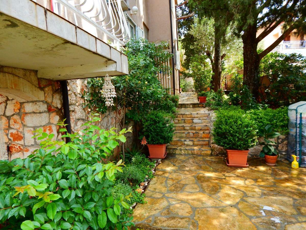 Adrienn Apartments Stari Grad  Exteriör bild